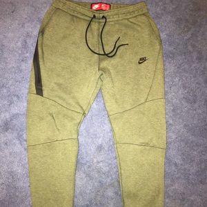 mens light olive green nike tech pants size medium